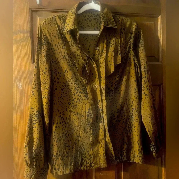 Animal print Nasty Gal blouse 6 EUC - Picture 2 of 3